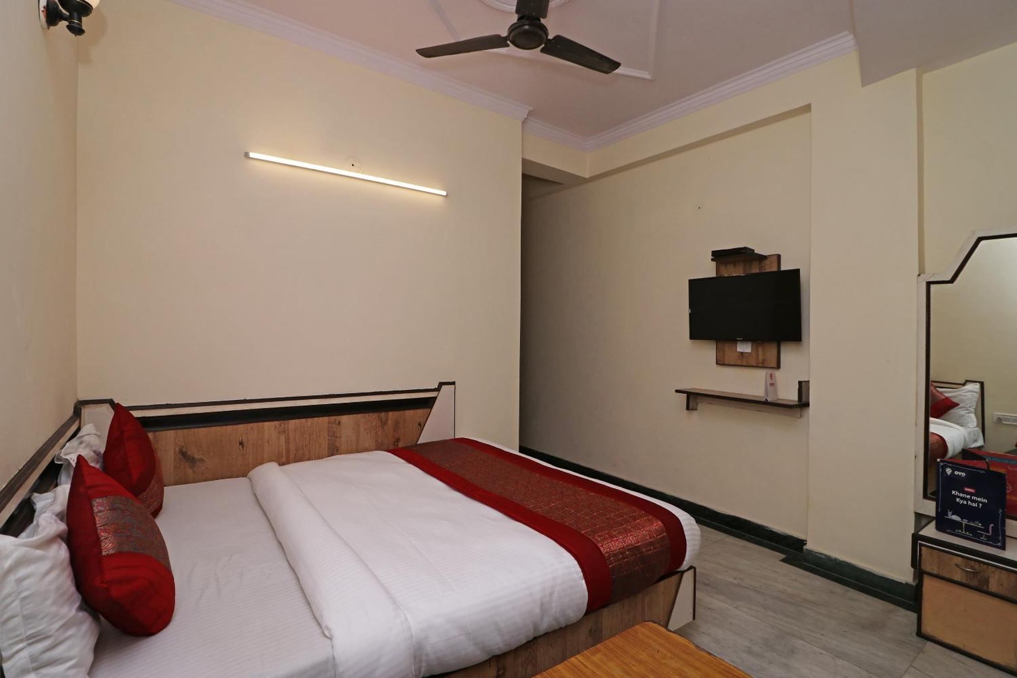 Oyo Hotel Silver Shine Near Gurudwara Shri Bangla Sahib New Delhi Extérieur photo