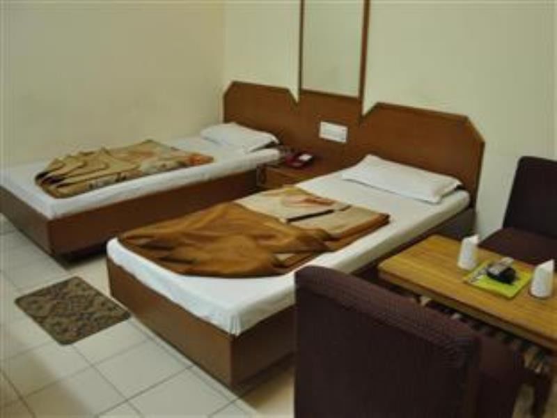 Oyo Hotel Silver Shine Near Gurudwara Shri Bangla Sahib New Delhi Extérieur photo